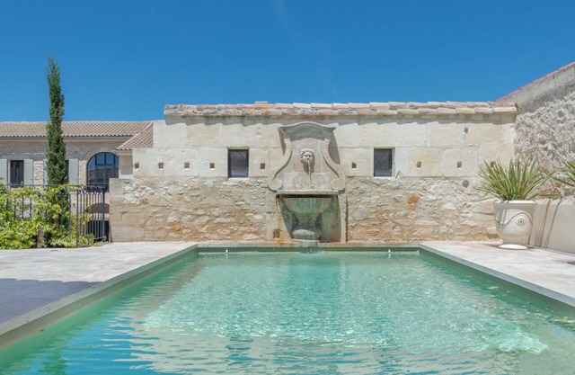 Mas provençal avec piscine chauffée et jacuzzi en Provence