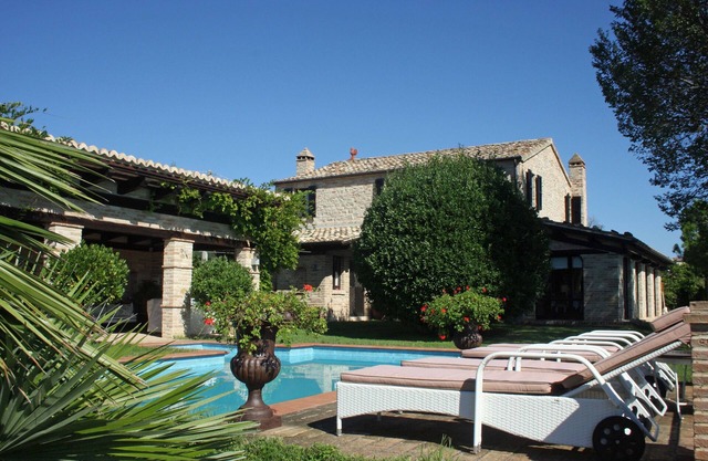 Traum Villa mit Pool und Überdachtem Freisitz+grill
