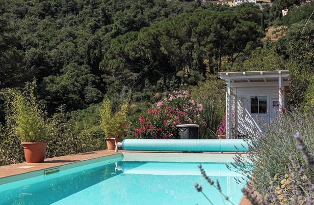 Traum- Villa Zwischen Meer und Bergen mit Pool und Großem Garten