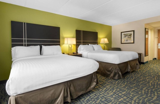 Travel Destination! FREE Parking! Close to Downtown Disney District