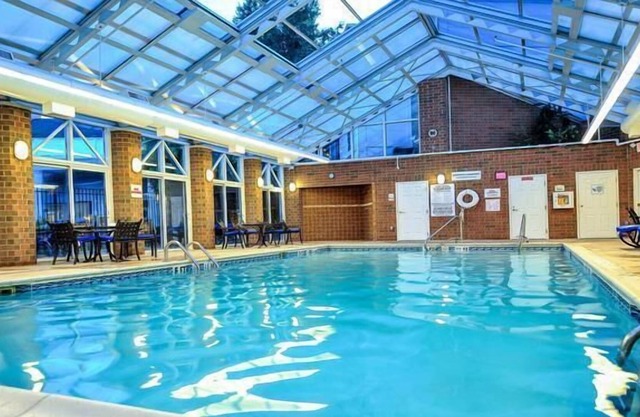 Travel Destination Vacation! 2 Spacious Units, Near Warren Golf Course, Mini-Golf, Pool