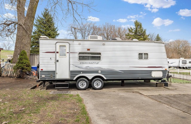 Travel Trailer on Lake in Lakeshore Campground/1 Bedroom/ Sleeps 4