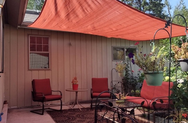 TRAVELERS! In the heart of Baraboo, close to SSM Hospital!