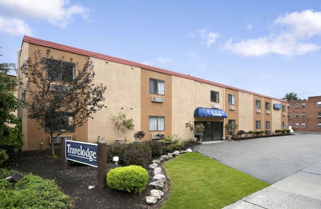 Travelodge by Wyndham Cleveland Lakewood