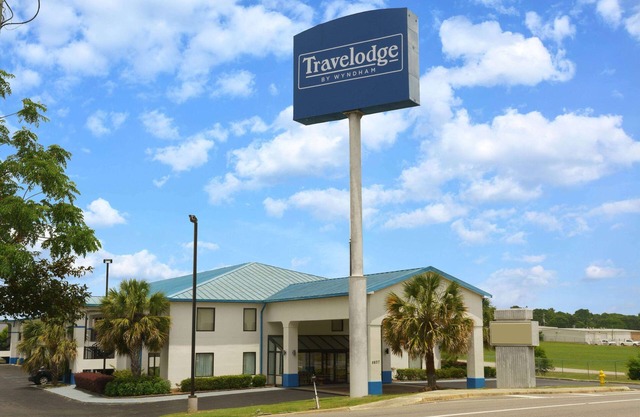 Travelodge by Wyndham Montgomery East