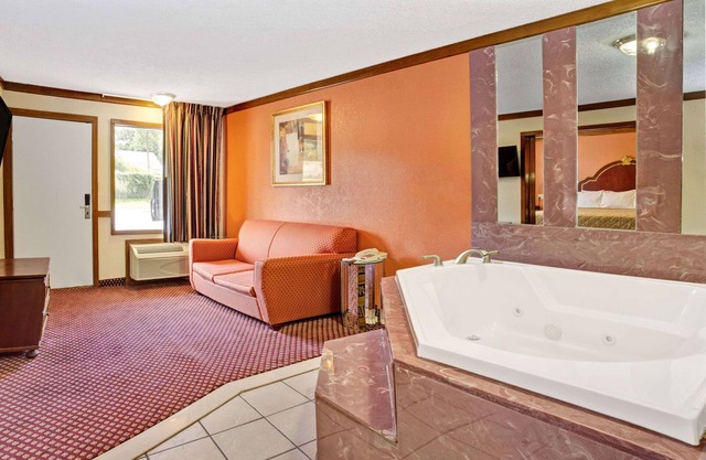 Travelodge by Wyndham Sellersburg / Louisville North