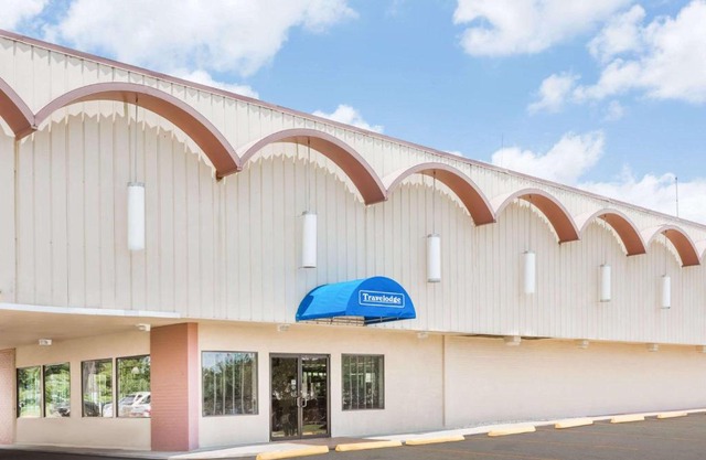 Travelodge by Wyndham Shreveport LA