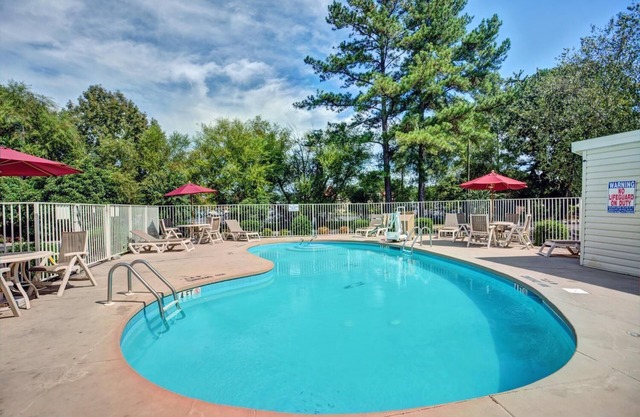 Travelodge by Wyndham Fayetteville