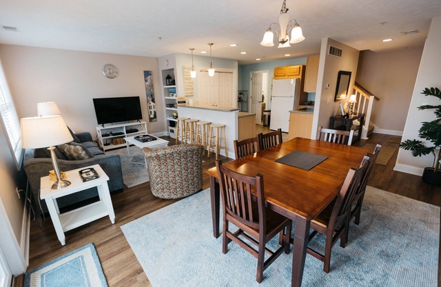 Traverse City condo Near town, beaches and parks!