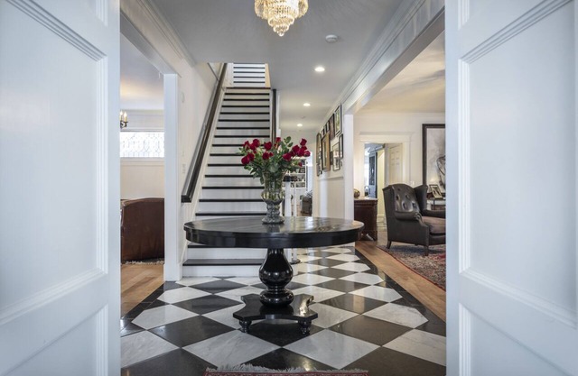 Traverse City Over the Top Luxury-7 bed 5 1/2 bath