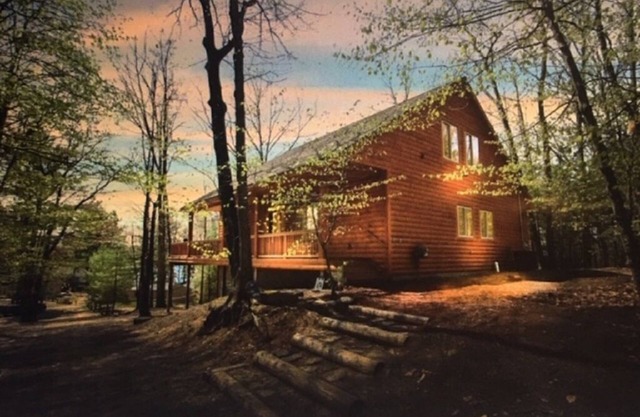 Belle maison en bois rond Spider Lake, Traverse City pour 16 personnes + location de bateaux