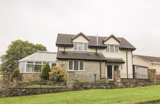 Tre Garreg, RHAYADER