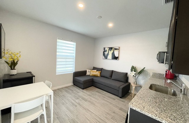 Treasure Coast 1/1 Apartment - Beach, Golf & Relax