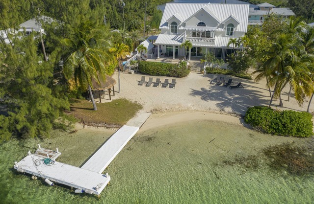Treasure Cove - Luxe inégalé avec piscine privée et quai à Cayman Kai