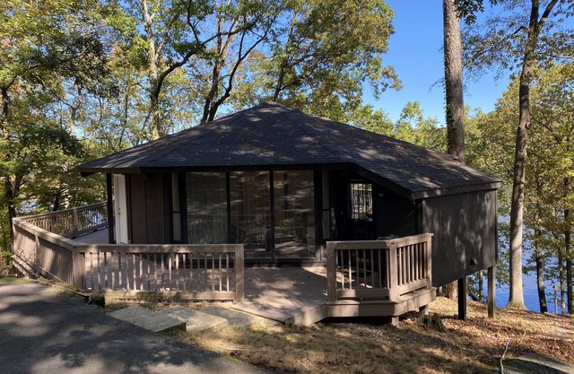 Tree House Cabin on Lake Catherine