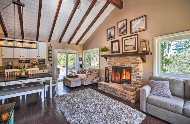 Tree-Lined Twin Peaks Cottage w/ Custom Stream