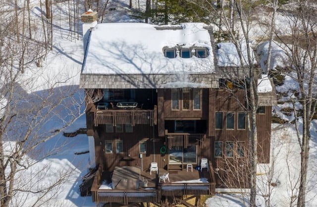 Tree Top Home with Hot Tub Near Killington & Okemo