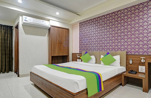 Treebo Trend Johri Regency