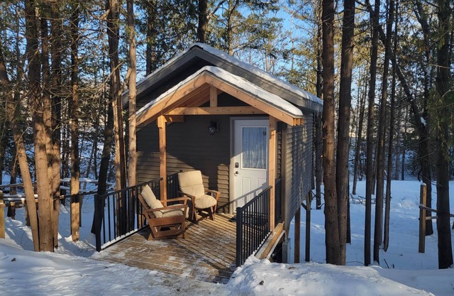 Treehouse Cabin in the Bluff Woodlands