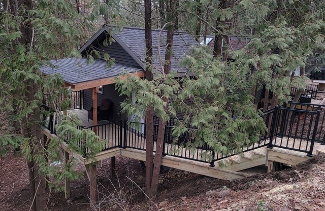Treehouse Cabin in the Bluff Woodlands North