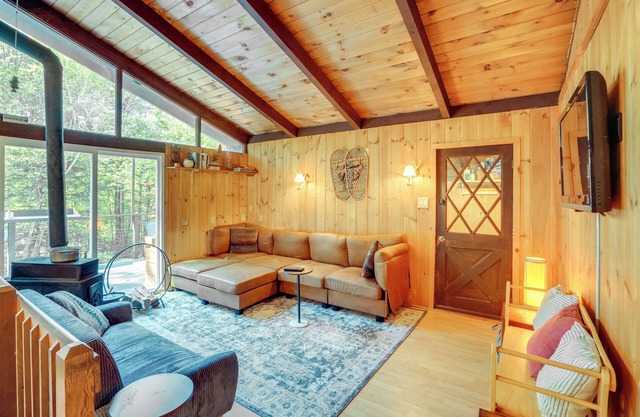 Rustic Cabin Near Ski Resorts in West Dover!