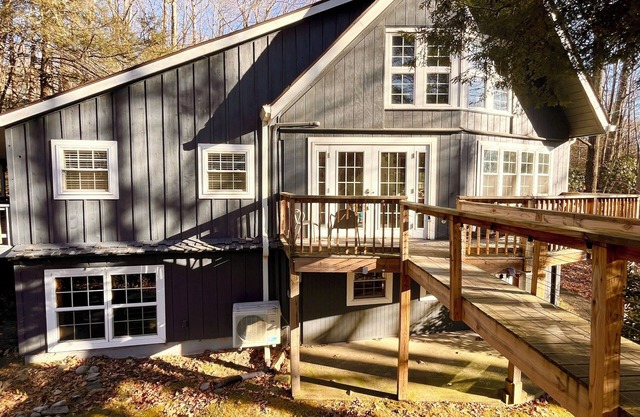 Treehouse Chalet w/ Hot Tub, overlooking a creek on 6 acres