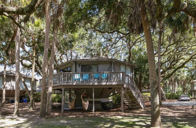 Treehouse Close to Beach, Golf Course/Lagoon Views with Bikes, Chairs, Umbrellas