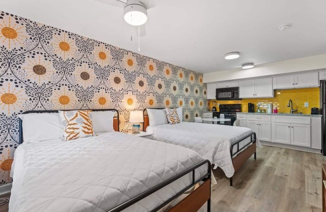 TreeHouse Lodge*Walk to Beach*Pet-Friendly (#103)