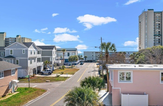 TreeHouse Lodge*Walk to Beach*Pet-Friendly (#302)
