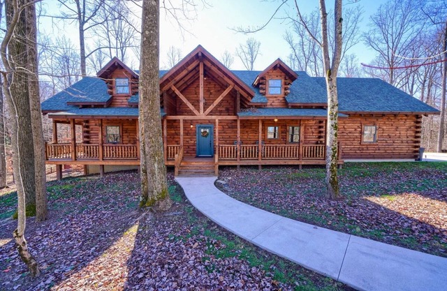 Treehouse Lodge: Luxury Log Cabin Retreat in Hocking Hills