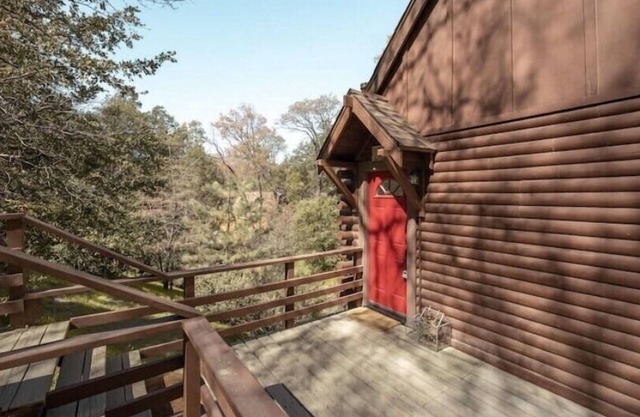 Un A-Frame moderne à trois niveaux, récemment rénové.