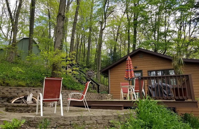 Trendy Beach Cottage dans le Treetops-Private Mill Lake-Hot Tub-Kayaks-Firepit