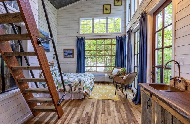 Treetop Hideaways: The Dogwood Treehouse