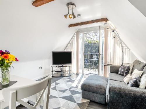 Treetops - Uk49523