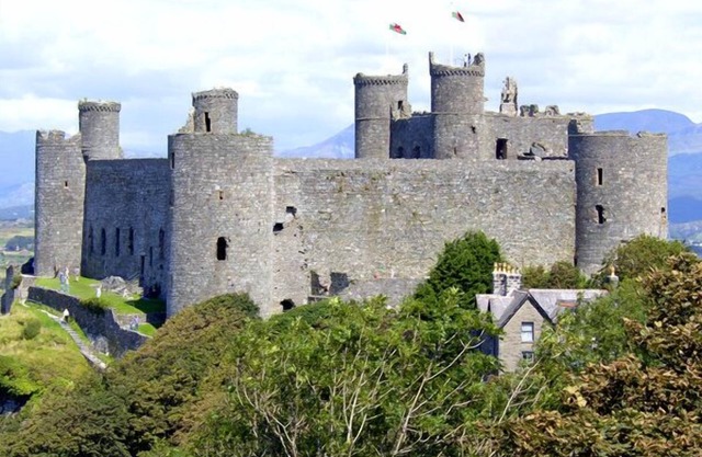 Trem y Mor, LLANFAIR