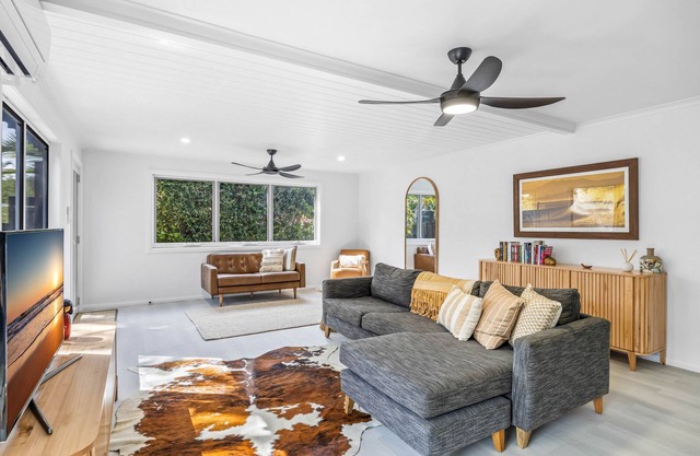 Trendy 2-Bed Home with Outdoor Entertainment