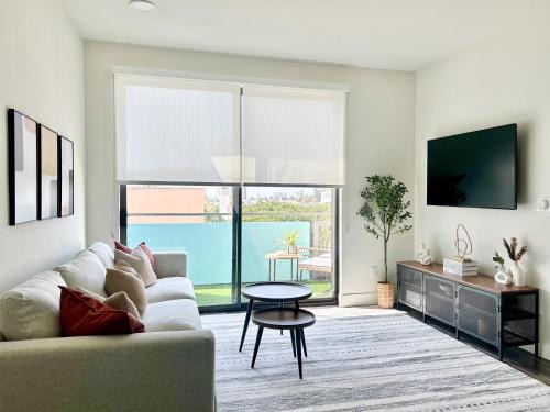 Trendy 2BD 2BTH Apt steps from Downtown Santa Monica!