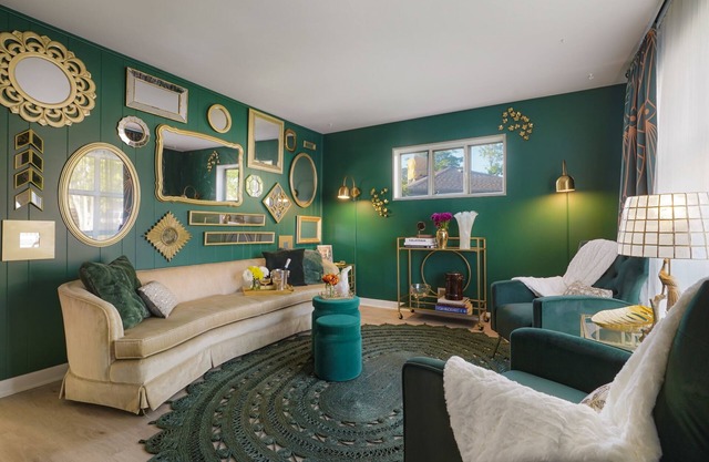 Trendy 4 Bedroom House - 15 minutes from Downtown