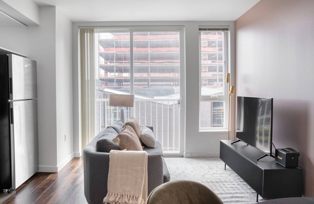 Trendy Bellevue Studio w/ Gym & Lounge, nr Shopping, by Blueground