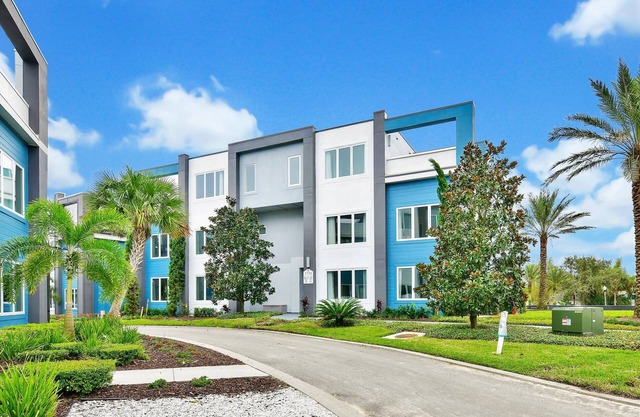 Modern Condo w/ Amenities - 7770-26-210