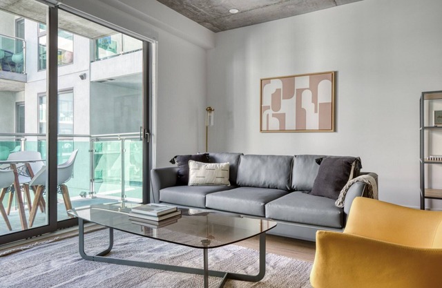 Trendy Downtown 1BR w/ Pool, Gym & W/D near Staples Center, by Blueground