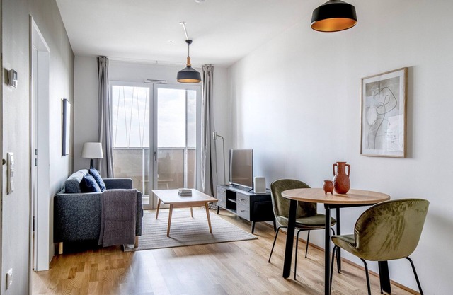 Trendy Landstraße 1BR w/ Gym & Pool, nr Restaurants, by Blueground