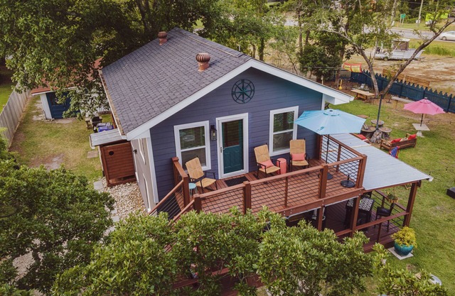 Trendy Loft w/ Energetic Outdoors - 5 min from the beach and pet friendly!