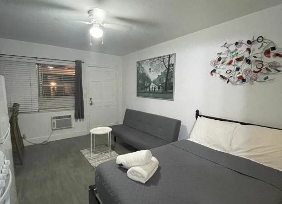 Trendy Pads in Hollywood
