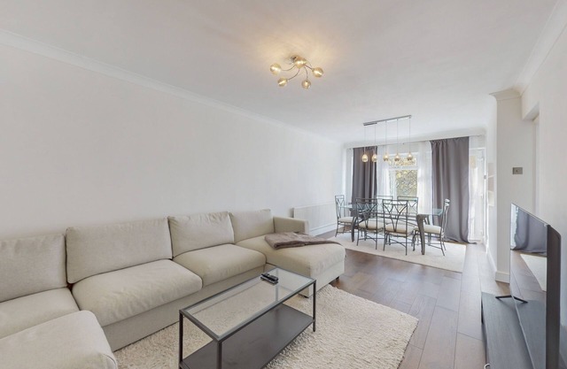 Trendy Spacious 2 BDR Flat in Ealing