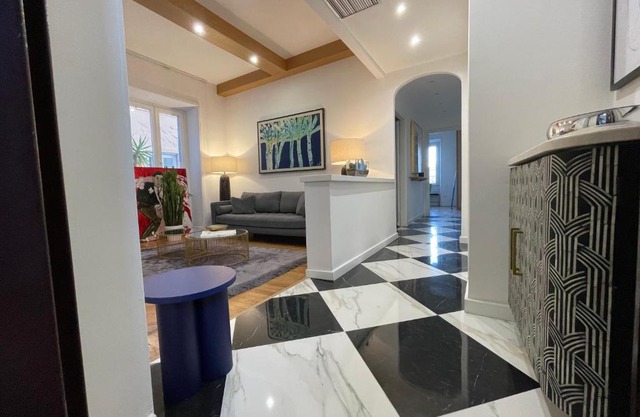 Trevi Fountain Luxury Flat