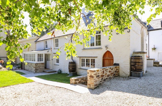 TREWINCE MANOR COTTAGE, pet friendly, with a garden in Portscatho