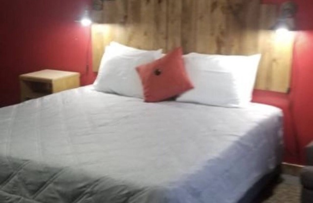Tri-States Wood Inn
