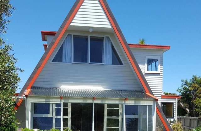 Maison Triangle sur la plage de Paraparaumu