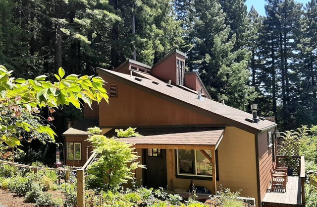 New! Trillium Bungalow in Arcata Redwoods